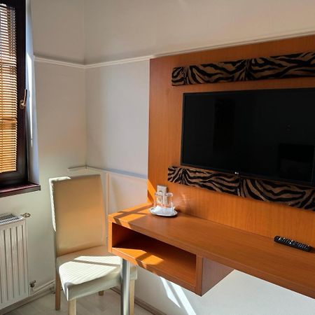 Pension Nest - Family Apartman Mosonmagyaróvár エクステリア 写真